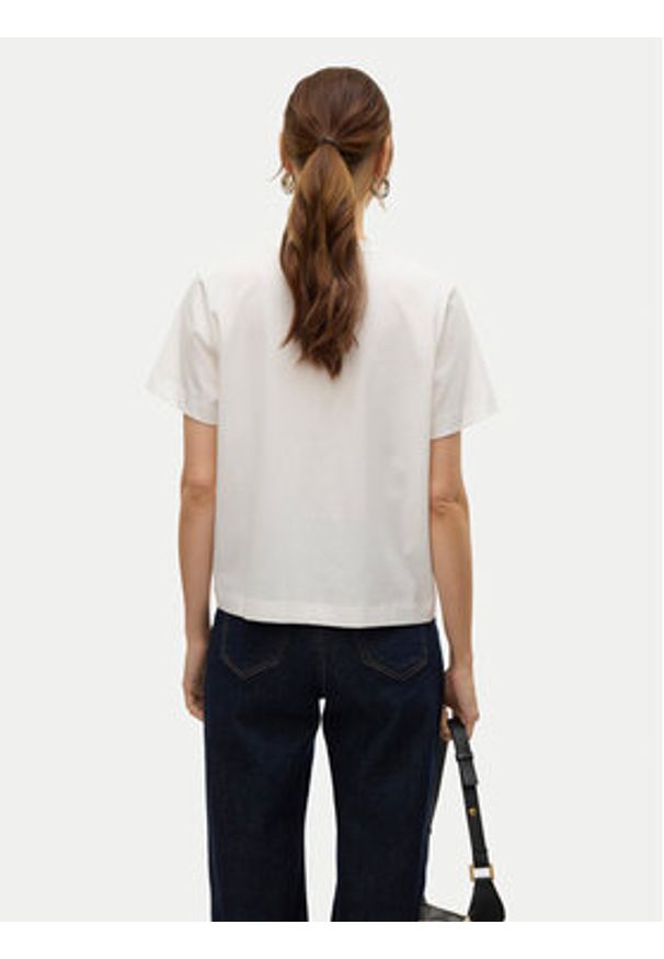 Vero Moda T-Shirt Solvei 10325318 Biały Regular Fit. Kolor: biały. Materiał: bawełna