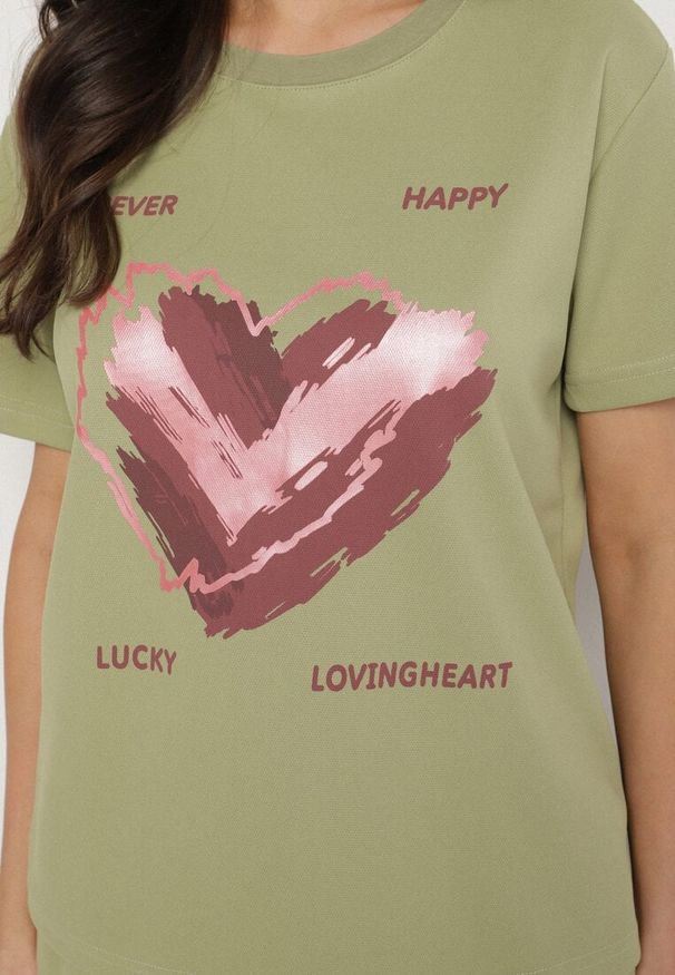 Born2be - Jasnozielony T-shirt z Ozdobnym Nadrukiem Palithiela. Okazja: na co dzień. Kolor: zielony. Materiał: jeans. Wzór: nadruk. Styl: klasyczny, casual