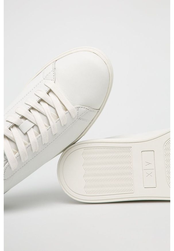 Armani Exchange - Buty. Nosek buta: okrągły. Zapięcie: sznurówki. Kolor: biały. Materiał: guma