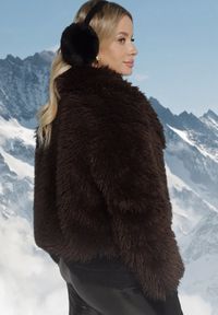 Born2be - Brązowa Kurtka Futrzana o Krótkim Kroju z Szerokim Kołnierzem Riveti. Okazja: na co dzień. Kolor: brązowy. Materiał: futro. Długość: krótkie. Sezon: zima. Styl: casual, elegancki #5