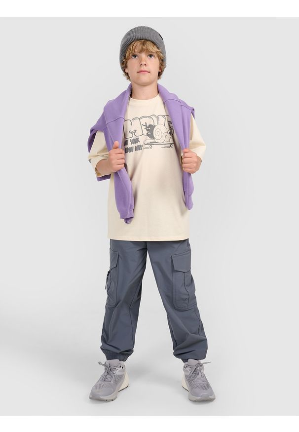 4f - 4F T-shirt oversize z nadrukiem chłopięcy - beżowy 146 (10-11 lat). Okazja: na co dzień. Kolor: beżowy. Wzór: nadruk. Sezon: lato. Styl: casual