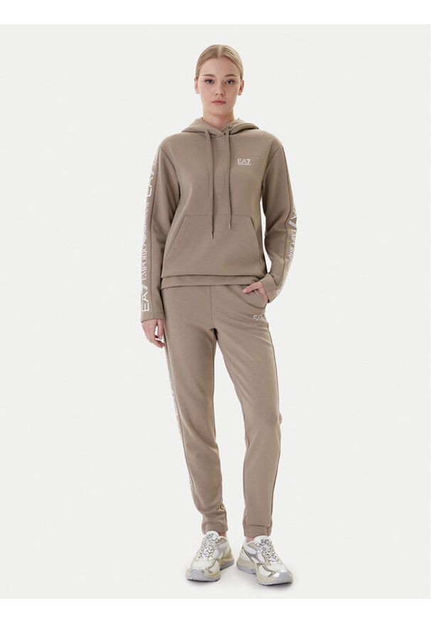 EA7 Emporio Armani Dres 7W000116 AF10443 U6167 Beżowy Regular Fit. Kolor: beżowy. Materiał: syntetyk