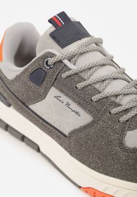 Born2be - Jasnoszare Buty Sportowe Sneakersy Ozdobione Tłoczeniem i Napisami Hermala. Okazja: na co dzień. Kolor: szary. Materiał: jeans. Wzór: aplikacja, napisy #2