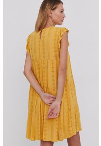Answear Lab - Sukienka. Kolor: żółty. Materiał: tkanina, wełna. Typ sukienki: oversize. Styl: wakacyjny. Długość: mini #2