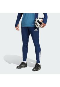 Adidas - Spodnie Arsenal Tiro 25 Competition Training. Kolor: niebieski. Materiał: dresówka. Sport: fitness, piłka nożna