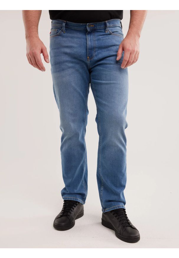 Big-Star - Jeansy męskie z prostą nogawką niebieskie Trent 114. Okazja: na co dzień. Kolor: niebieski. Wzór: haft. Sezon: jesień, wiosna, lato. Styl: klasyczny, casual