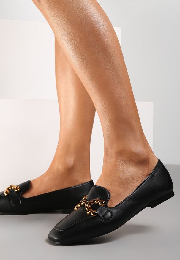 Renee - Czarne Mokasyny Artaleia. Kolor: czarny. Wzór: aplikacja. Obcas: na obcasie. Styl: elegancki. Wysokość obcasa: niski