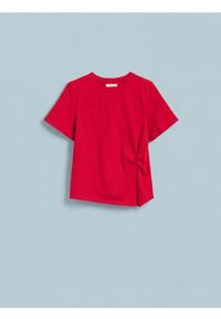 Reserved - T-shirt z ozdobnym detalem - czerwony. Kolor: czerwony. Materiał: bawełna, dzianina #1