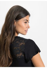 bonprix - T-shirt z dekoltem henley z mieszanki wiskozy. Typ kołnierza: typu henley. Kolor: czarny. Materiał: wiskoza, koronka. Wzór: koronka #2