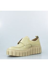 Inna - Półbuty na platformie z klamerką lakierowane skórzane beżowe Sempre-40. Kolor: beżowy. Materiał: lakier, skóra. Obcas: na platformie. Styl: elegancki, klasyczny. Wysokość obcasa: średni #3