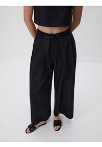 Reserved - Lniane spodnie z wiązaniem - czarny. Kolor: czarny. Materiał: len #1