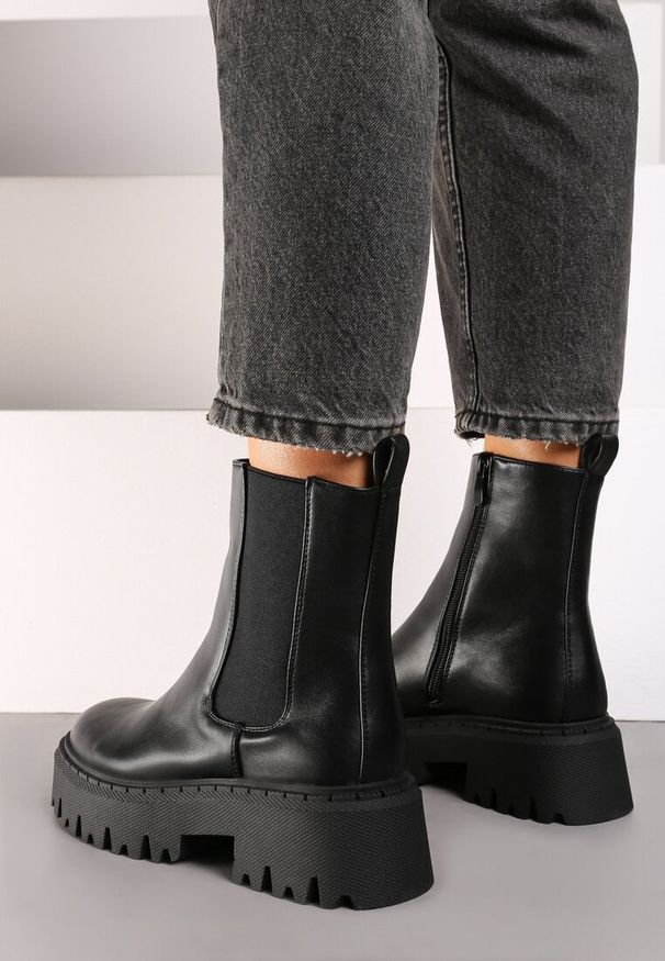 Born2be - Czarne Ocieplane Botki Sztyblety na Płaskiej Podeszwie Betisha. Okazja: na co dzień, na spacer. Zapięcie: zamek. Kolor: czarny. Obcas: na płaskiej podeszwie. Styl: casual, elegancki