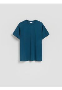 Reserved - Gładki t-shirt regular fit - granatowy. Kolor: niebieski. Materiał: bawełna, dzianina. Wzór: gładki #1