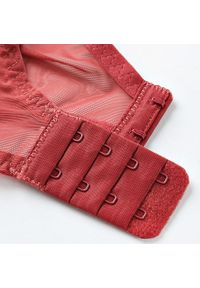 Intica - Zestaw bielizny koronkowej z figami regulowanymi Birga. Kolor: czerwony. Materiał: koronka. Wzór: koronka #6