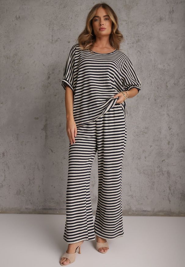 Renee - Beżowo-Granatowy Komplet Oversize Stylizowany na Dziergany T-shirt i Luźne Spodnie w Paski Relorin. Kolor: beżowy. Materiał: dziergany. Wzór: paski