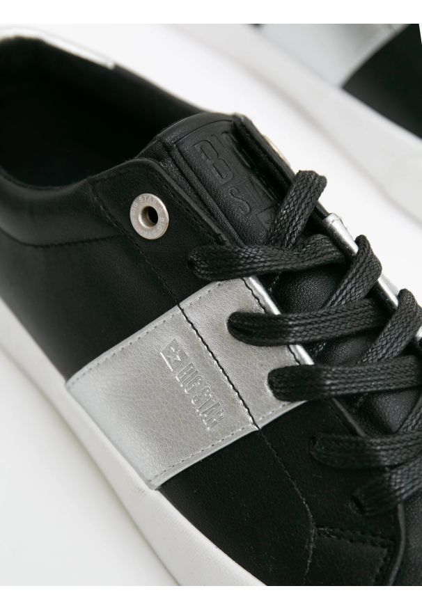 Big-Star - Sneakersy damskie w typie smart casual czarne JJ274360 906. Okazja: na co dzień. Zapięcie: sznurówki. Kolor: czarny. Materiał: bawełna, jeans, skóra. Szerokość cholewki: normalna. Wzór: aplikacja, kolorowy. Sport: turystyka piesza