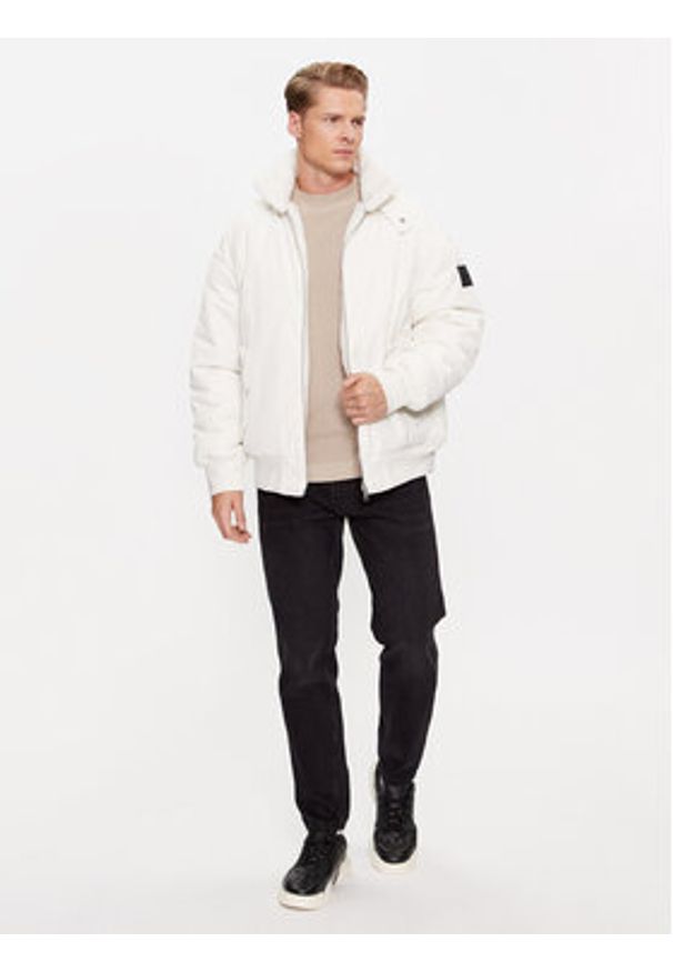 Calvin Klein Jeans Kurtka bomber J30J324123 Écru Oversize. Materiał: syntetyk