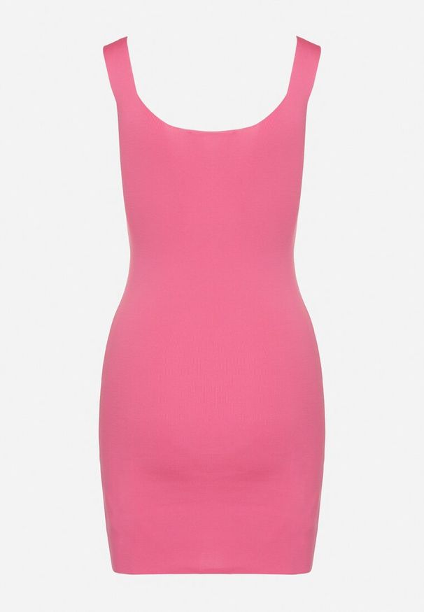 Born2be - Różowa Dopasowana Sukienka ze Sznurowaniem przy Dekolcie Tilawena. Okazja: na co dzień. Kolor: różowy. Typ sukienki: oversize. Styl: casual, elegancki