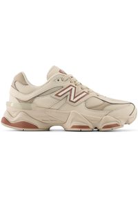 Buty dziecięce New Balance GC9060GC – beżowe. Okazja: na uczelnię, na co dzień. Kolor: beżowy. Materiał: guma, syntetyk, materiał. Szerokość cholewki: normalna. Sport: turystyka piesza