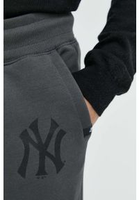 47 Brand - 47brand spodnie dresowe MLB New York Yankees męskie kolor szary z nadrukiem. Kolor: szary. Materiał: dresówka. Wzór: nadruk #2