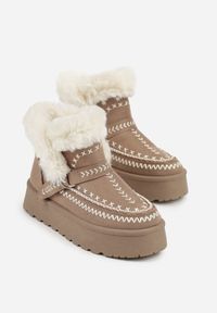 Born2be - Ciemnobeżowe Śniegowce na Grubej Podeszwie Ozdobione Haftowanym Motywem i Futerkiem Caretusa. Okazja: na co dzień. Kolor: beżowy. Materiał: futro. Wzór: haft, aplikacja. Styl: klasyczny, casual, elegancki #6