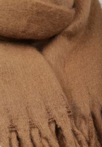 Born2be - Brązowy Szalik z Frędzlami Owedarria. Okazja: na co dzień. Kolor: brązowy. Materiał: dresówka, jeans. Styl: casual, elegancki #2