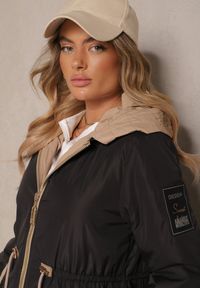 Renee - Czarna Kurtka o Kroju Parki z Kapturem i Ściągaczem w Talii Zizana. Okazja: na co dzień. Typ kołnierza: kaptur. Kolor: czarny. Materiał: jeans. Wzór: ażurowy. Styl: klasyczny, elegancki, casual
