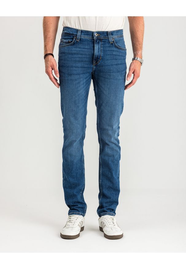 Mustang - MUSTANG VEGAS SLIM MĘSKIE SPODNIE JEANSOWE JEANSY DŻINSY DENIM BLUE 1015043 5000 702. Okazja: na co dzień. Styl: casual, elegancki, klasyczny