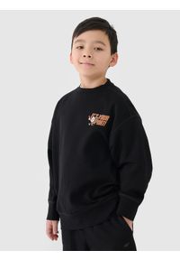 4f - 4F Bluza dresowa nierozpinana bez kaptura chłopięca - czarna 152 (11-12 lat). Okazja: na co dzień. Typ kołnierza: bez kaptura. Kolor: czarny. Materiał: dresówka. Wzór: gładki, nadruk, napisy, ze splotem. Sezon: lato. Styl: casual, klasyczny, sportowy #1