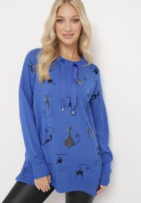 Born2be - Niebieski Sweter w Kotki Ozdobiony Wiązaniem Przy Szyi i Cyrkoniami Damouni. Kolor: niebieski. Wzór: aplikacja. Sezon: jesień, zima #3
