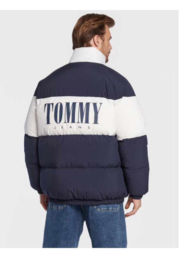 Tommy Jeans Kurtka puchowa Authentic Serif DM0DM14400 Granatowy Regular Fit. Kolor: niebieski. Materiał: syntetyk