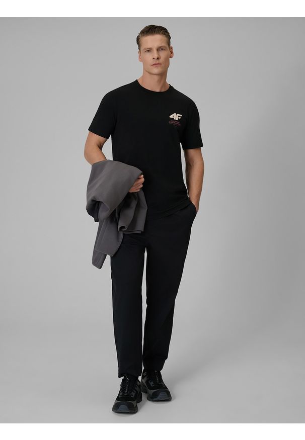 4f - 4F T-shirt regular gładki męski - czarny S. Okazja: na spacer, na co dzień. Kolor: czarny. Materiał: jeans, materiał, dresówka. Wzór: gładki. Styl: casual, klasyczny