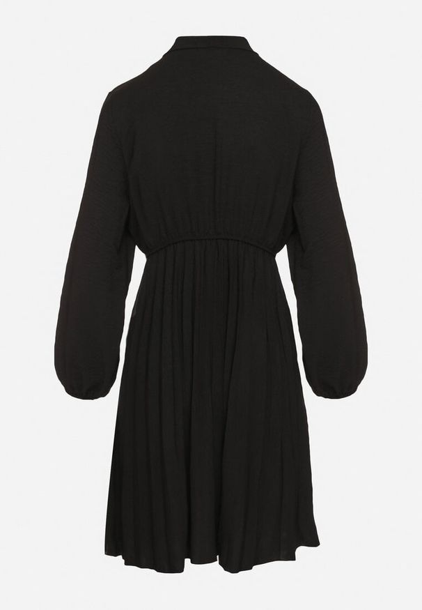 Born2be - Czarna Plisowana Sukienka z Ozdobnym Wiązaniem i Gumką w Talii Melondria. Okazja: na spotkanie biznesowe, na imprezę. Kolor: czarny. Długość rękawa: długi rękaw. Sezon: lato. Styl: biznesowy