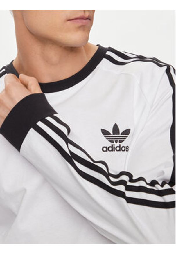 Adidas - adidas Longsleeve Adicolor Classics 3-Stripes Long-Sleeve Top IA4879 Biały Slim Fit. Kolor: biały. Materiał: bawełna. Długość rękawa: długi rękaw