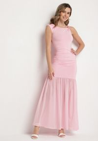 Born2be - Różowa Koktajlowa Sukienka z Wiskozą Ozdobiona Marszczeniem Galapina. Okazja: na imprezę. Kolor: różowy. Materiał: wiskoza. Wzór: aplikacja. Styl: wizytowy #1