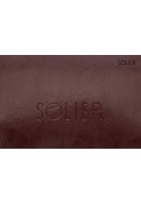 Solier - Elegancka skórzana kosmetyczka męska SOLIER burgundowa. Kolor: czerwony. Materiał: skóra. Wzór: gładki