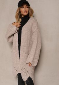 Renee - Beżowy Kardigan z Wełną Ozdobiony Wsuwanymi Kieszeniami i Ażurowym Motywem Elliosia. Okazja: na co dzień. Typ kołnierza: dekolt w kształcie V. Kolor: beżowy. Materiał: wełna. Długość rękawa: długi rękaw. Długość: długie. Wzór: aplikacja, ażurowy. Styl: klasyczny, casual