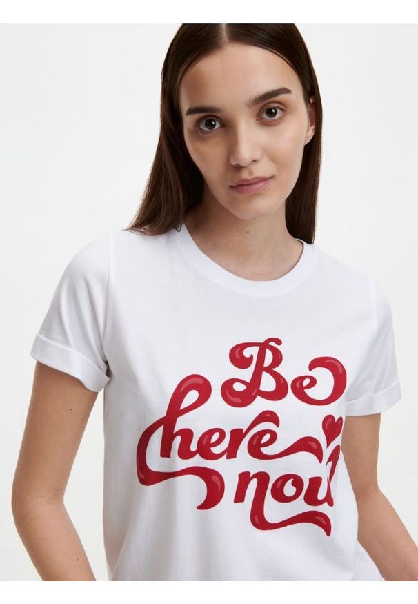 Reserved - T-shirt regular z nadrukiem - złamana biel. Materiał: bawełna, dzianina. Wzór: nadruk