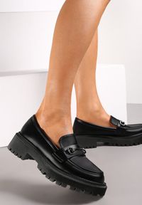 Renee - Czarne Mokasyny z Metalową Klamerką na Grubej Podeszwie Gabriele. Kolor: czarny #1