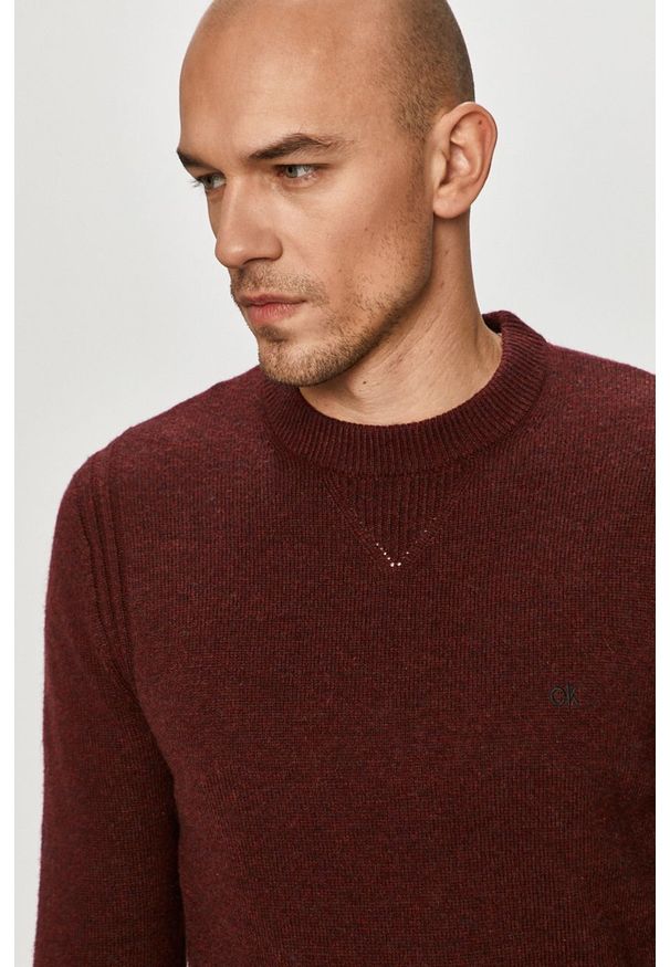 Calvin Klein - Sweter K10K105748. Okazja: na co dzień. Kolor: brązowy. Materiał: wełna, dzianina. Długość rękawa: długi rękaw. Długość: długie. Wzór: gładki. Styl: casual