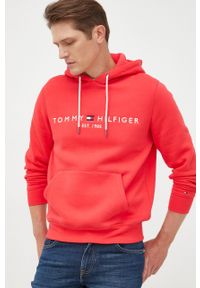 TOMMY HILFIGER - Tommy Hilfiger bluza męska kolor czerwony z kapturem z aplikacją. Typ kołnierza: kaptur. Kolor: czerwony. Materiał: bawełna. Wzór: aplikacja