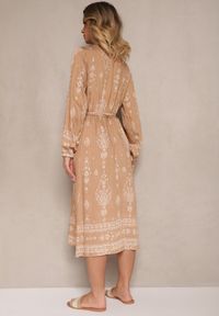 Renee - Beżowa Pudełkowa Sukienka Boho w Etniczne Wzory z Paskiem Lisalenea. Okazja: na co dzień. Kolor: beżowy. Długość rękawa: długi rękaw. Sezon: lato. Styl: boho