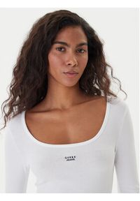 Guess Jeans Sukienka codzienna 179918 Biały Classic Fit. Okazja: na co dzień. Kolor: biały. Materiał: bawełna. Typ sukienki: proste. Styl: casual #2