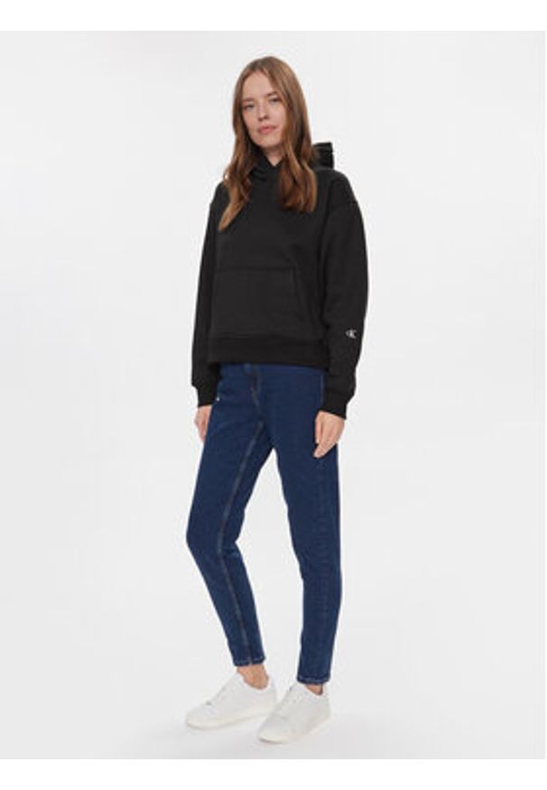 Calvin Klein Jeans Bluza Back Bold Monologo Hoodie J20J222895 Czarny Regular Fit. Kolor: czarny. Materiał: bawełna