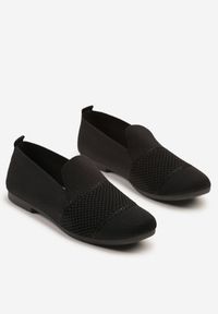 Renee - Czarne Mokasyny z Elastyczną Cholewką i Perforowanym Zdobieniem Tavellis. Nosek buta: okrągły. Kolor: czarny. Materiał: materiał. Szerokość cholewki: normalna. Wzór: aplikacja. Sezon: lato. Obcas: na obcasie. Wysokość obcasa: niski #5