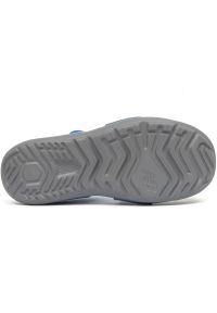 Sandały New Balance Jr SYA809R3 niebieskie. Zapięcie: rzepy. Kolor: niebieski. Materiał: materiał. Wzór: paski. Styl: sportowy, młodzieżowy