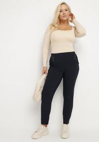 Born2be - Granatowe Spodnie z Wiskozą i Ozdobnymi Guzikami Tenzina. Okazja: na co dzień. Kolor: niebieski. Materiał: wiskoza. Styl: klasyczny, casual