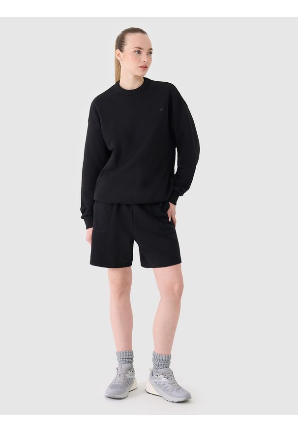 4f - 4F Bluza dresowa nierozpinana bez kaptura uniseks - czarna S. Okazja: na co dzień. Typ kołnierza: bez kaptura. Kolor: czarny. Materiał: dresówka. Wzór: gładki, ze splotem. Styl: klasyczny, sportowy, casual