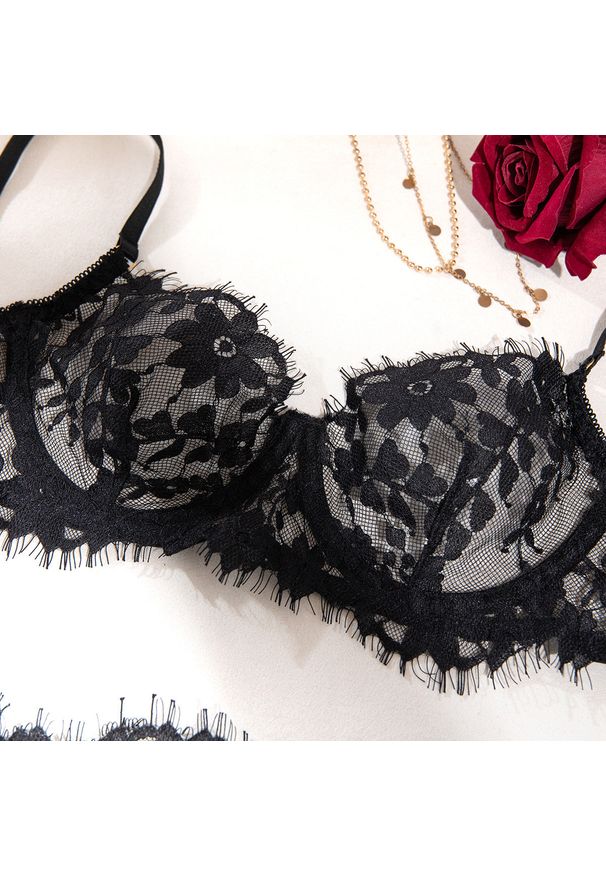 Intica - Koronkowy komplet bielizny push-up ze stringami Alheide. Kolor: biały. Materiał: koronka. Długość: długie. Wzór: koronka