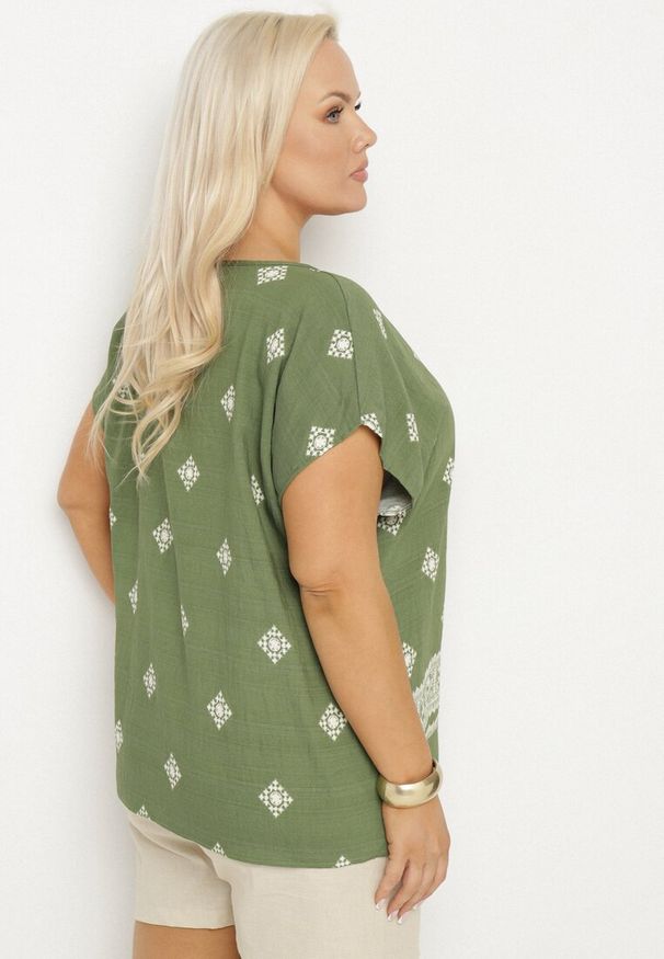 Born2be - Ciemnozielona Bluzka ze Wzorem w Stylu Boho Frolzedi. Okazja: na co dzień. Kolor: zielony. Materiał: jeans. Styl: boho